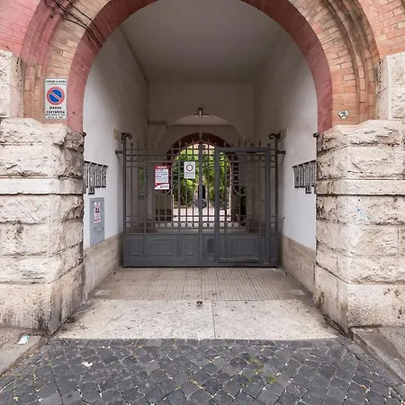 Alojamento de Acomodação e Pequeno-almoço La Piazza A Testaccio